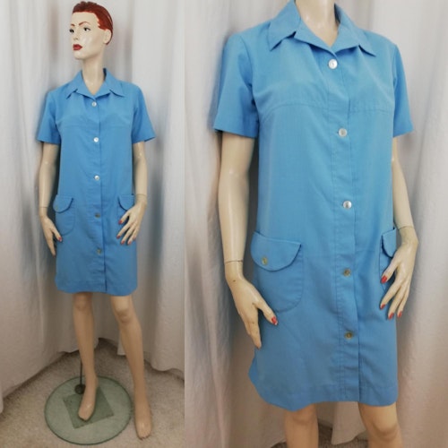 Vintage Retro ljusblå klänning med knappar fram kort ärm fickor 6070-tal