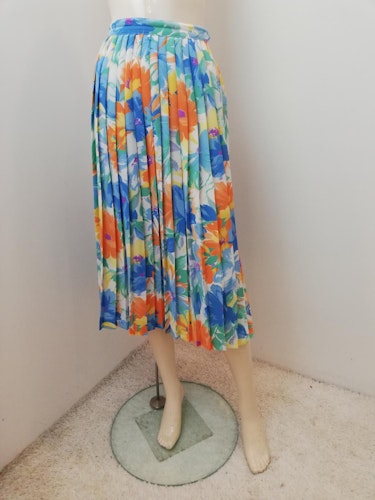 Retro kjol 80-tal typiska pastellfärger plisserad
