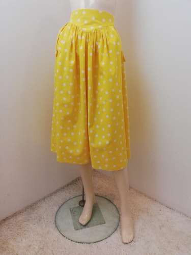 Retro kjol gul med vita prickar fickor vid Rockabilly-stil