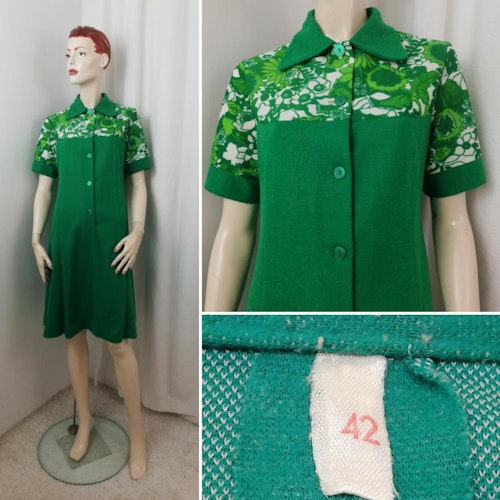 Vintage Retro grön klänning blommigt ok armar knappar fram kort ärm 70-tal