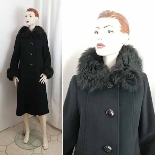 Vintage svart lång figursydd kappa med syntetpäls ärmslut och krage 6070-tal