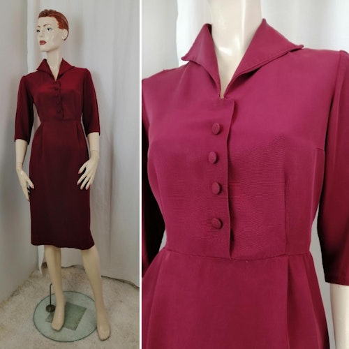Vintage Retro cyklamen-röd klänning 50-tal rips knappar fram i livet
