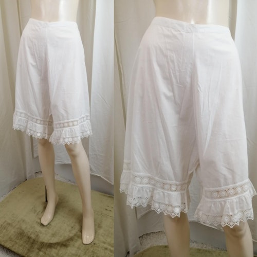 Vintage mamelucker shorts vit tunn bomull knappar bak spets benslut