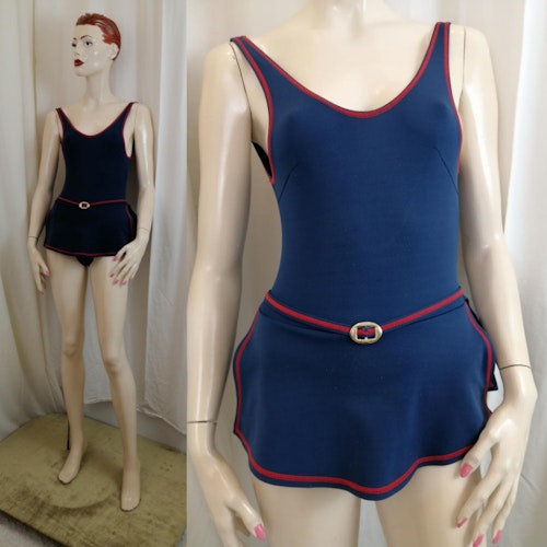 Vintage baddräkt blåröd med kjol och midjebälte 6070-tal