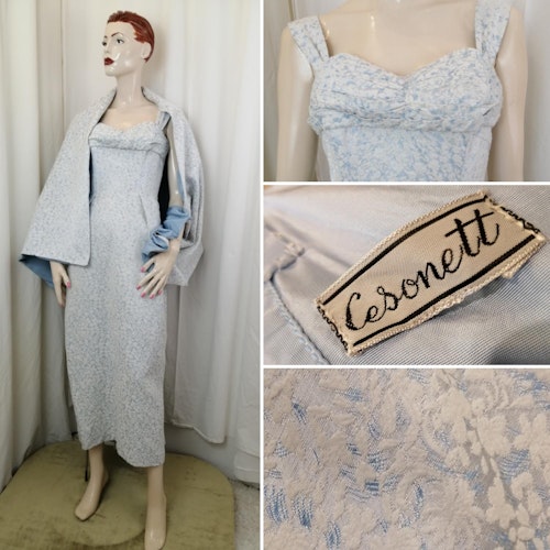 Vintage ljusblå balklänning vit blommor med stor axelsjal 5060-tal