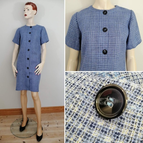 Vintage grovt vävd rak klänning rutig ljusblå nyanser knappar fram kort ärm
