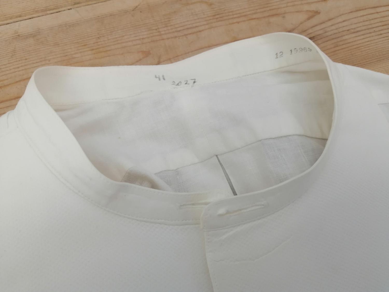 Vintage vit extra lång frackskjorta stelt bröst och manschetter