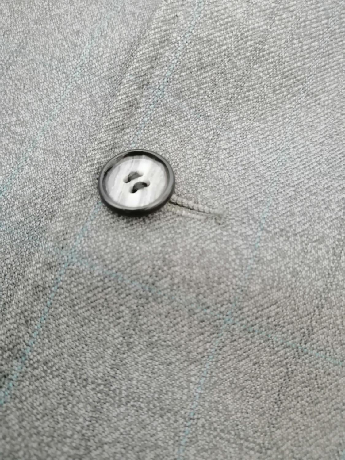 Vintage ljusgrå kostym diskret rutig ljusblå rand byxor slät front 6070-tal