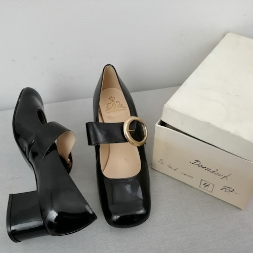 Vintage Dorndorf svart lack-sko vristrem stort guldf spänne stl 4 ca 37