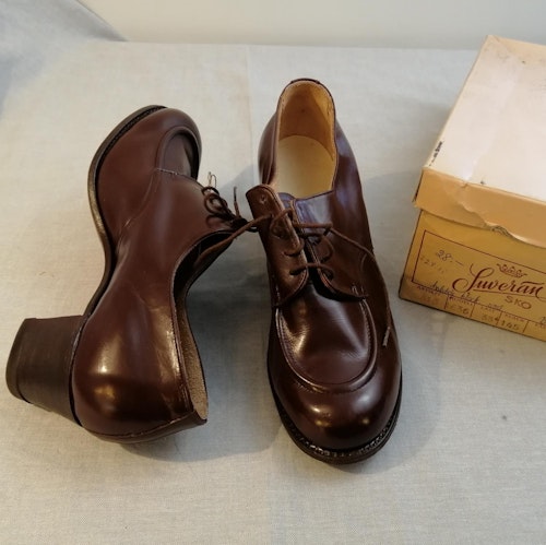 Vintage Suverän Sko brun sko snörning halvhög klack stl 7,5A ca 42