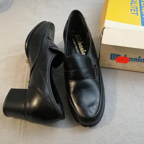 Vintage Wiskania svart loafer halvhög klack stickningar plös stl 5,5 ca 38