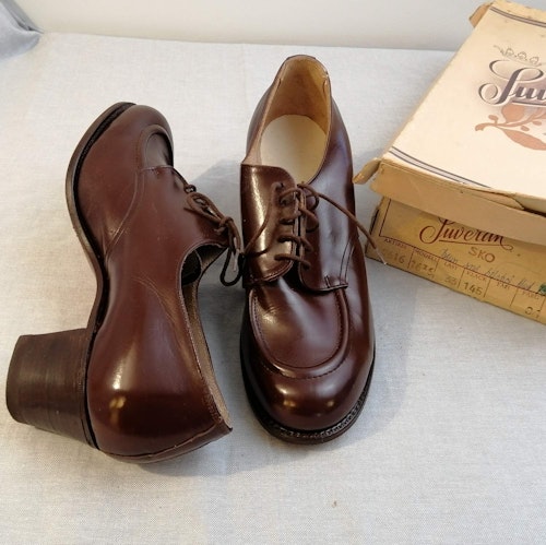 Vintage Suverän Sko brun sko snörning halvhög klack stl 7 ca 41