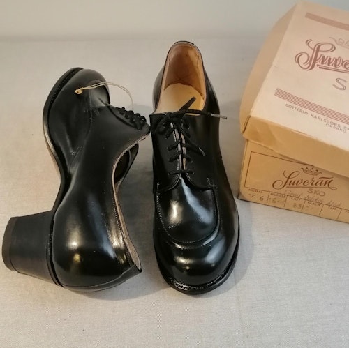 Vintage Suverän sko svart sko snörning halvhög klack stl 7,5 ca 42