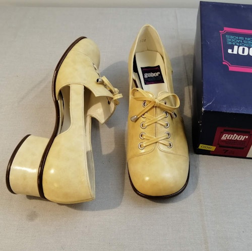 Vintage Gabor ljusbeige lack tuff sko snörning stl 7,5 ca 42