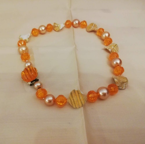 Vintage retro halsband kort orange pärlor stenar fint spänne