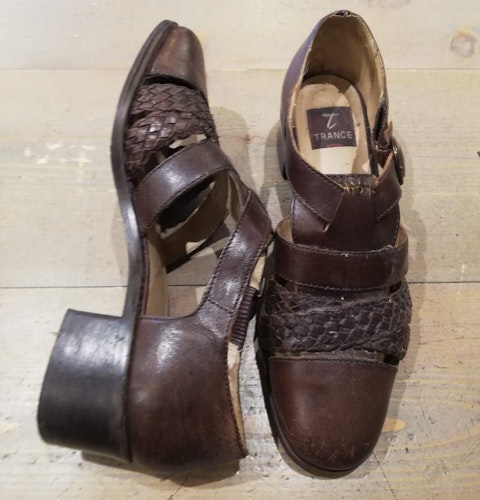 Vintage retro brun damsko sandal med flätade remmar spännen resår, stl ca 37-38