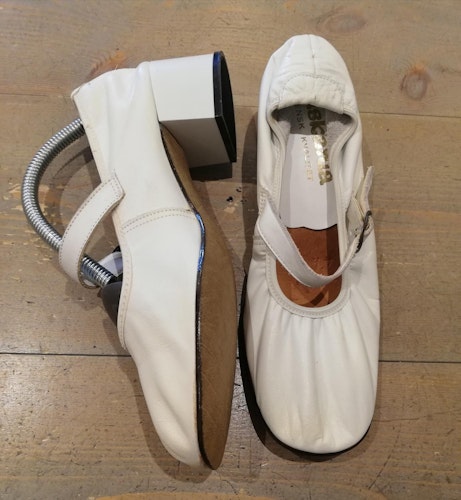 Vintage retro vita skor Wiskania resår och vristrem bred klack 6070-tal