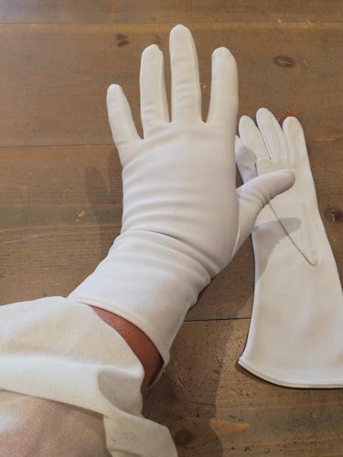 Vintage retro korta vita handskar med svagt rutmönster, stl ca 7-8