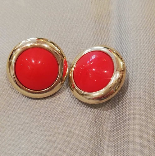 Vintage retro smycke bijouteri örhänge clips runda rött i mitten guldfärgade run