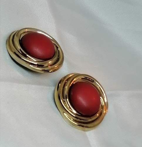 Retro bijouteri smycke örhänge clips stora runda vinröda guldf kant 80-tal