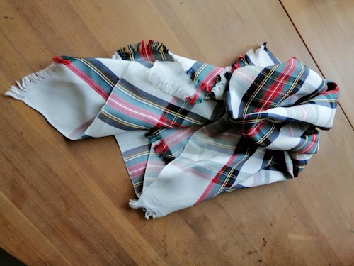 Vintage scarf scarves sjal skotsk-rutig vit grön blå röd gul fransar