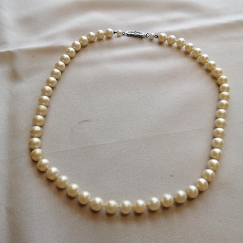 Vintage bijouteri halsband pärlhalsband gul-vita mindre pärlor