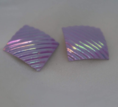 Vintage retro örhängen clips lila pärlemorglänsande fyrkantiga 80-tal