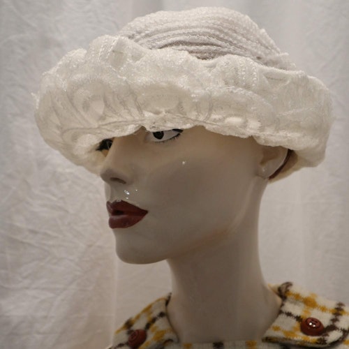Vintage retro hatt damhatt vit fluffig nylon tårtbakelse 405060-tal