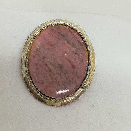 Vintage retro brosch och hängsmycket oval rosa sten silverfärgat