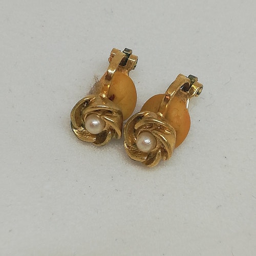 Vintage retro örhängen clips guldfärgad metall små runda med pärla i mitten
