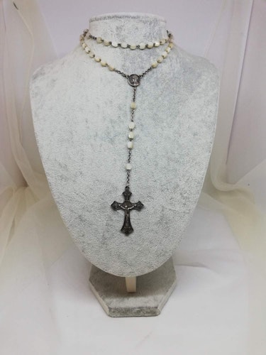 Vintage retro halsband Jesus på korset och Maria halvgenomskinliga stenar