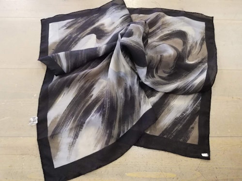Retro scarf scarves sjal beige-grå svart virvlar