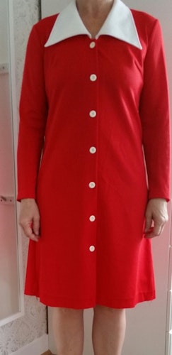 Retro vintage röd syntetklänning från Domus 70-tal