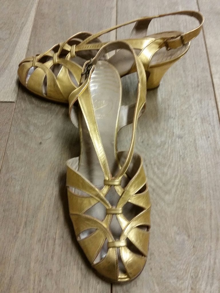 Retro vintage damskor guldfärgade sandaletter 6070-tal - Vintage Corner  Österlen