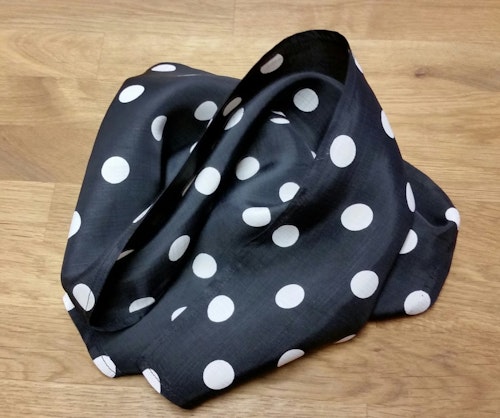 Retro vintage scarf scarves sjal avlång svart med vita prickar