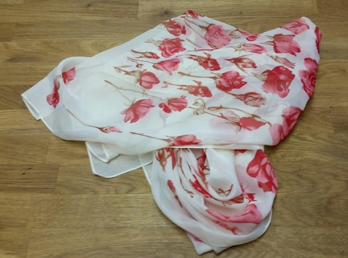 Retro scarf scarves sjal avlång vit med rosaröda rosor tunn chiffong