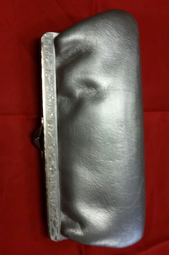 Retro aftonväska silverfärgad lång med silverfärgat spänne 506070-tal