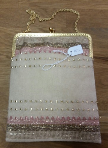 Retro aftonväska tyg vit, brun, rosa med guldfärgad kedja 506070-tal