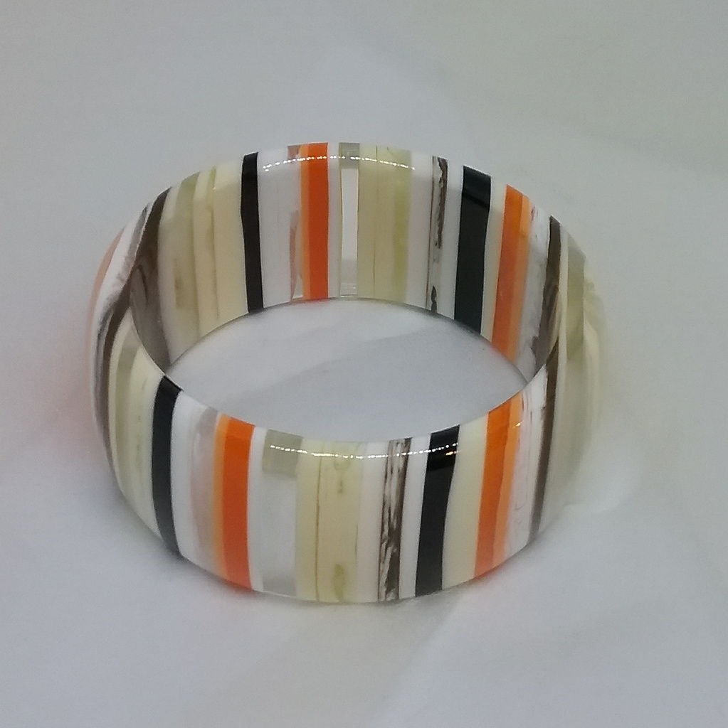 Retro armband plast brett randigt orange vitt svart m.fl färger