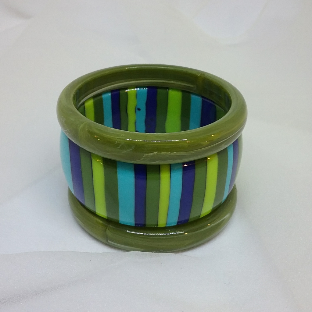 Retro armband plast brett randigt turkos grön m.fl färger