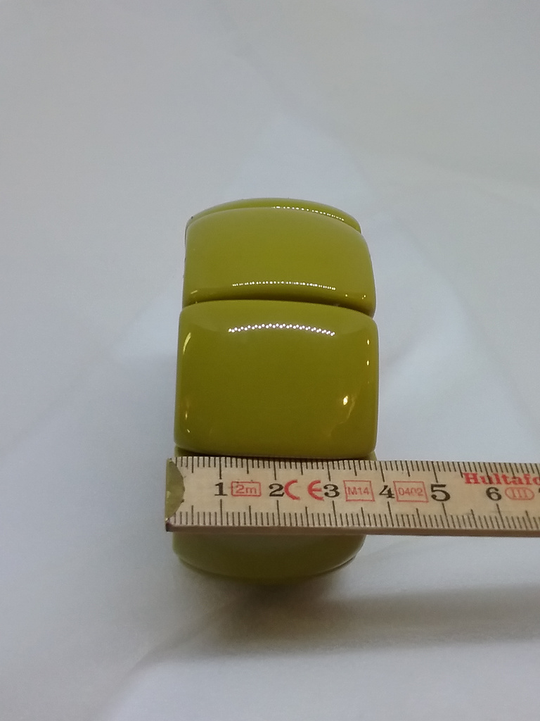 Retro armband plast olivgrönt brett plattor med gummiband mellan