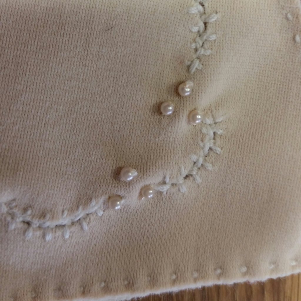 Retro vintage vantar damhandskar beigevita nylonhandskar med pärlbroderier
