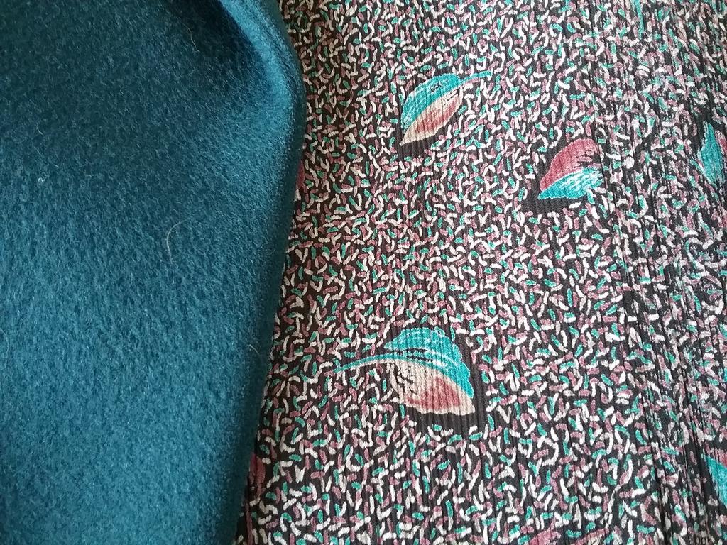 Retro blågrön omlottkappa ull med vackert foder raglanskuren 70-tal 80-tal