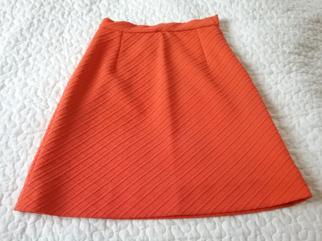 Vintage retrokortkort orange kjol strukturmönstrad lite klockad crimplene 60-tal