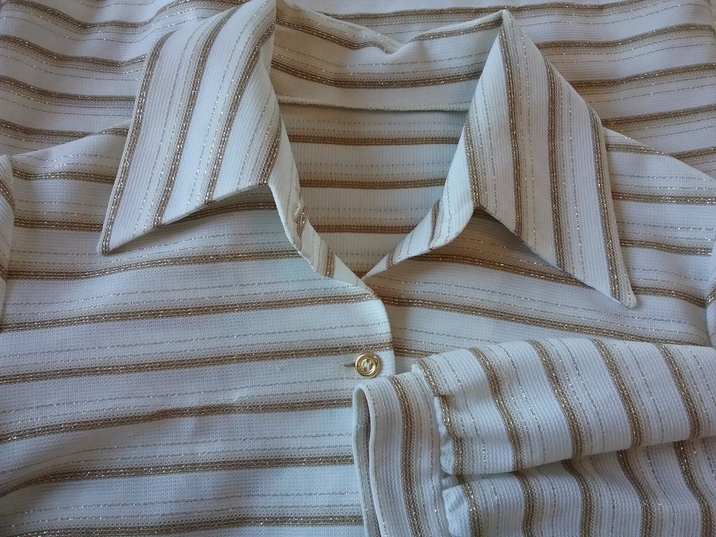 Retro  blus skjorta vit crimplene med guldfärgade ränder 60-tal 70-tal