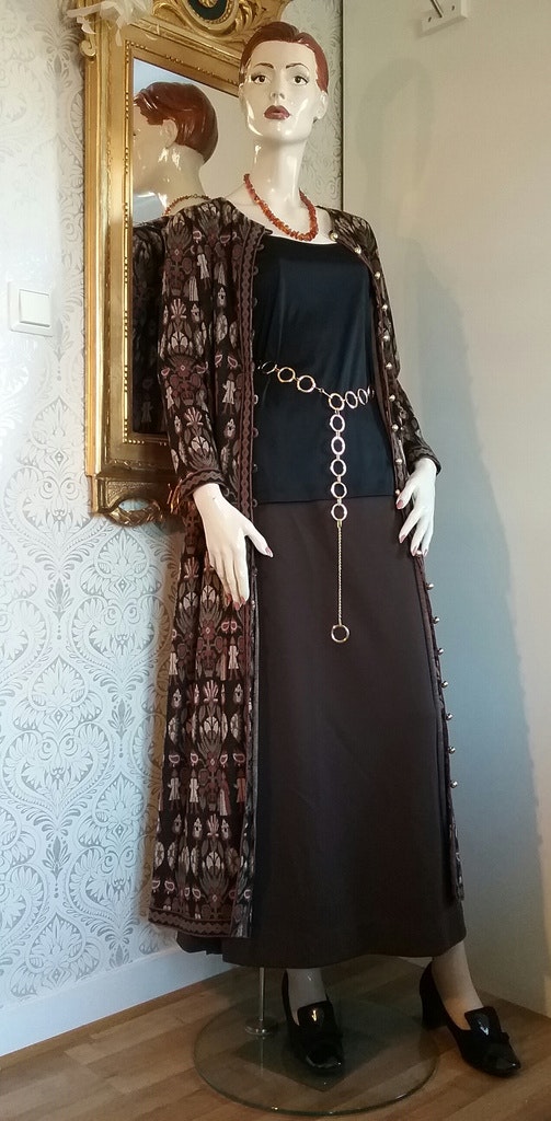 Vintage brun-mönstrad lång klänning eller kofta guldknappar Almedahls 60-  70-tal - Vintage Corner Österlen