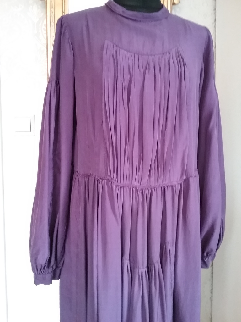 Vintage lila sidenklänning med många veck och detaljer 20-tal till 40-tal