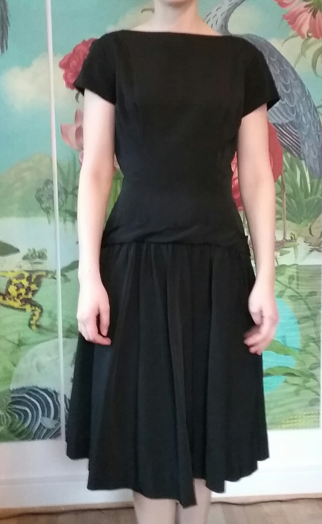 Vintage retro svart rips-klänning Kerema knappar rosett baktill kort 60-tal