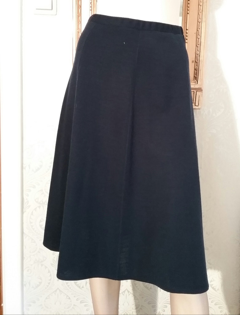 Retro Wahls väst och klockad kjol Courtelle marinblå 70-tal - Vintage  Corner Österlen