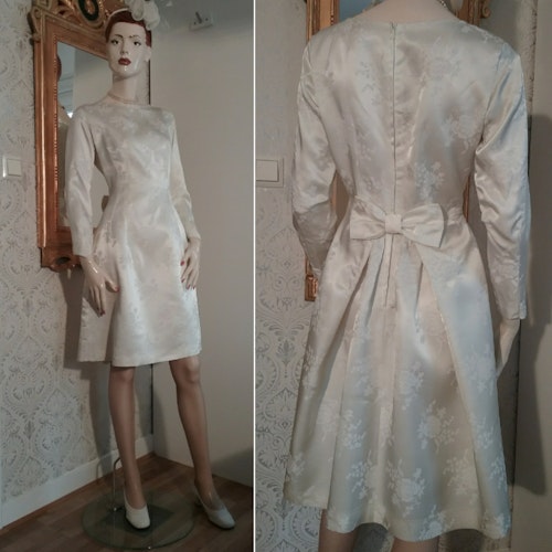Vintage brudklänning kort brokadtyg rosor vid kjol Gala of Sweden 60-tal 50-tal